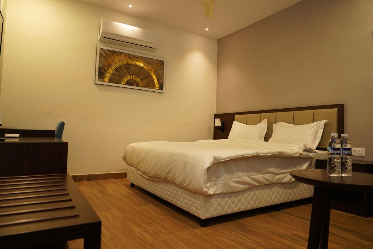 Hotel D Dev Vijayawāda Exteriér fotografie