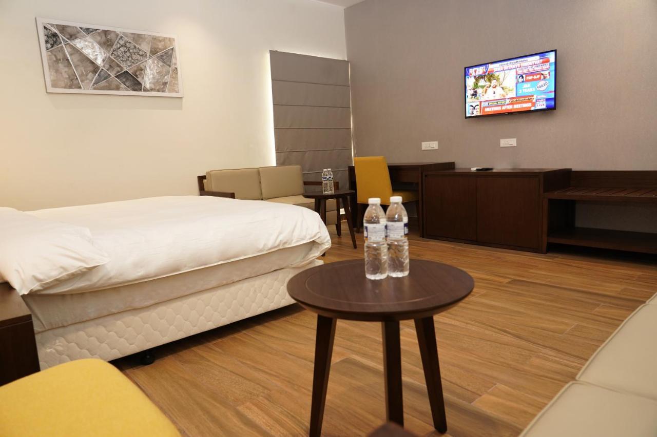 Hotel D Dev Vijayawāda Exteriér fotografie